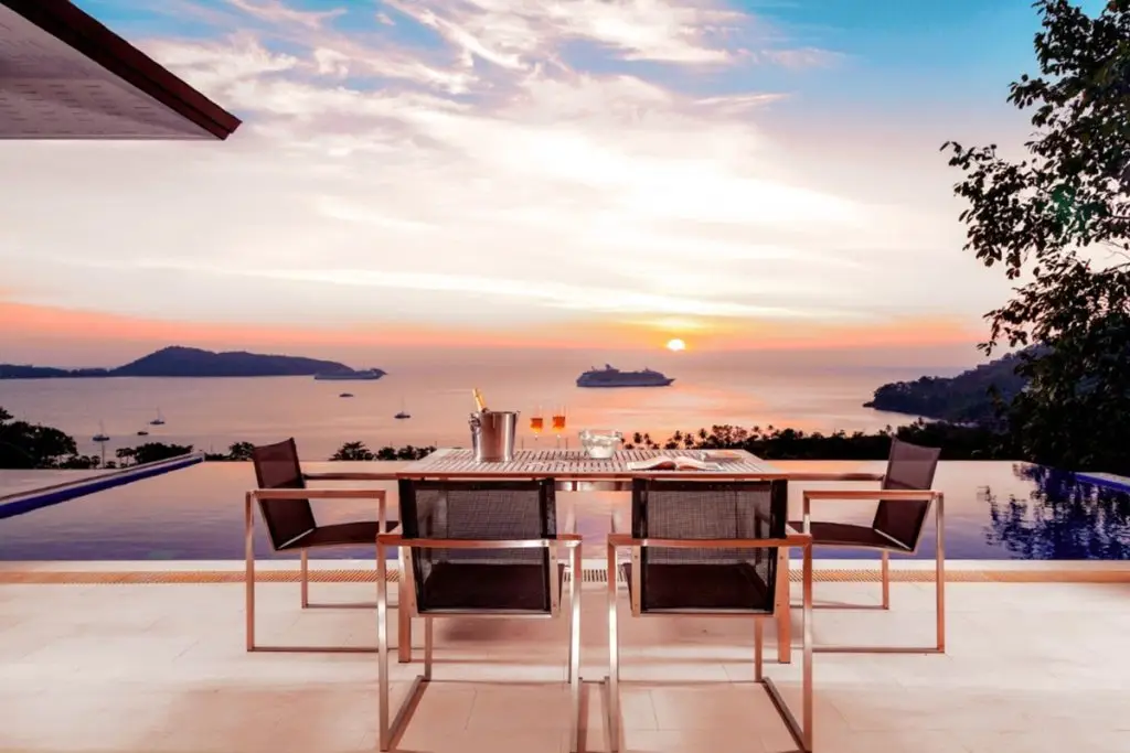 61-Luxurious Hillside Retreat with Breathtaking Views